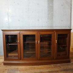 人気のmaruni(マルニ)の地中海シリーズの4面キャビネットです！クラシカルなデザインが魅力的なアンティーク調のサイドボード。飾り棚やカップボードなどにもオススメ♪CH216