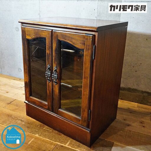 karimoku(カリモク家具)の人気シリーズCOLONIAL(コロニアル)のQC1915 キャビネット/ガラス扉です。アメリカンカントリースタイルのクラシカルなサイドボードはお部屋を上品な空間に♪CH220