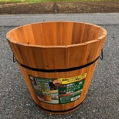 大きな植木鉢(木製)