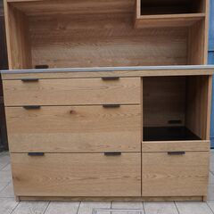 unico(ウニコ)より木の表情を生かしたカジュアルな印象のADDAY(アディ)シリーズのキッチンボードです！可動棚などを備えた機能性が高く、お手入れもしやすいステンレス天板の食器棚/レンジボード♪CH223