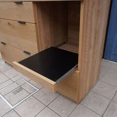 unico(ウニコ)より木の表情を生かしたカジュアルな印象のADDAY(アディ)シリーズのキッチンボードです！可動棚などを備えた機能性が高く、お手入れもしやすいステンレス天板の食器棚/レンジボード♪CH223