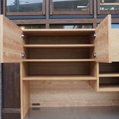 unico(ウニコ)より木の表情を生かしたカジュアルな印象のADDAY(アディ)シリーズのキッチンボードです！可動棚などを備えた機能性が高く、お手入れもしやすいステンレス天板の食器棚/レンジボード♪CH223