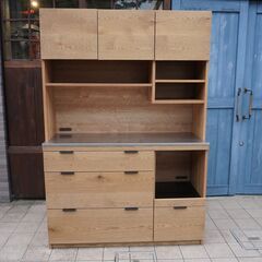 unico(ウニコ)より木の表情を生かしたカジュアルな印象のADDAY(アディ)シリーズのキッチンボードです！可動棚などを備えた機能性が高く、お手入れもしやすいステンレス天板の食器棚/レンジボード♪CH223