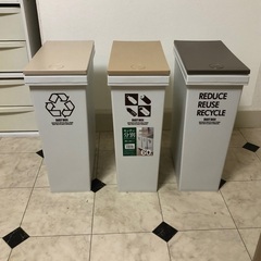 蓋つきゴミ箱3個　取引完了