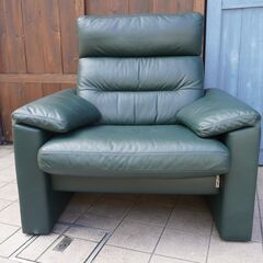 ドイツerpo(エルポ)社のLincoln(リンカーン) リクライニングソファ 1Pです！無駄のないシンプルなデザインと深いグリーンのレザーがモダンな印象の1人掛けソファはお部屋を洗練された印象に♪CH230