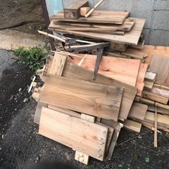 木製パレットを解体した木くず、廃材　薪にとうぞ