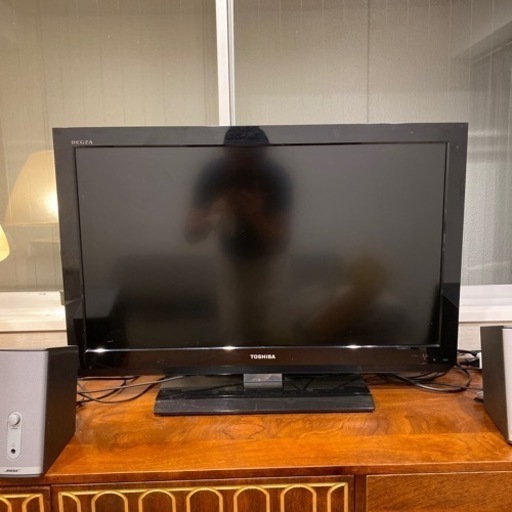 32型テレビ2台　テレビ台一台