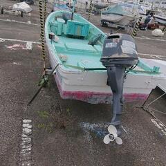 小さい船🚢です9.9馬力YAMAHAです。今４名交渉中です