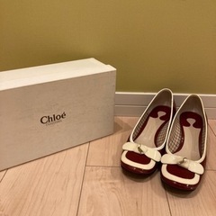 Chloeのローヒールパンプス