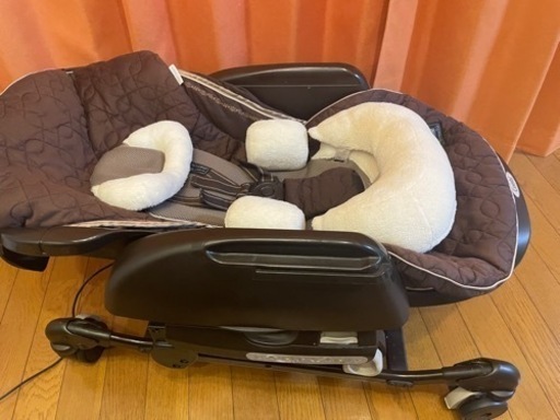 【受付終了・引き渡し決まりました。】コンビ　ネムリラ　電動　ハイローチェア