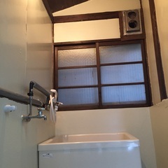 レトロ感溢れる横浜では珍しい格安戸建て物件です。1階1部屋、風呂...