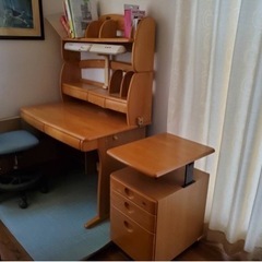 学習机と椅子