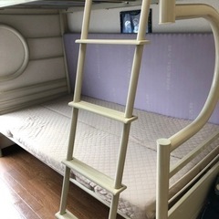 2段　ベッド