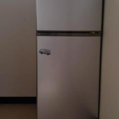 120センチ位の一人暮らし用冷蔵庫です、