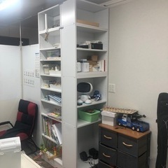 【ネット決済・配送可】白い組み立て本棚