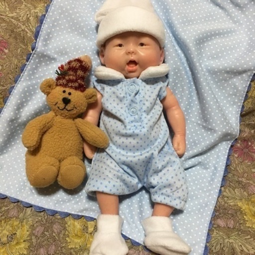 小さくて可愛い赤ちゃん フルシリコン