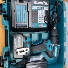 マキタ　充電式振動ドライバドリル＋充電式ランタン付ラジオ