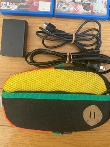 美品】PS Vita 純正充電器＋カバー&ケース＋ソフト×4