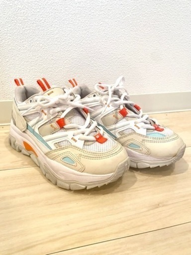 スニーカー　アキクラシック　23.5cm