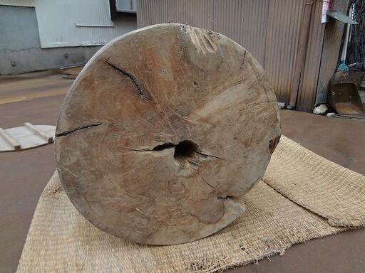 古い臼（取りに来て頂ける方限定）