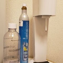 sodastream　本体とボトルと替えガス2瓶(空き)