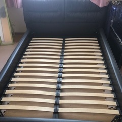 （値下げ）ニトリ組み立て式セミダブルベッド譲ります