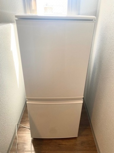 シャープ冷蔵庫　137L