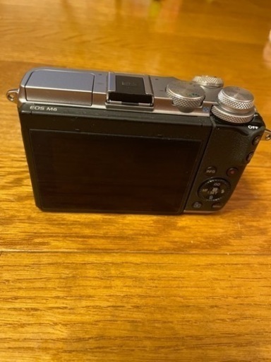 EOS M6 標準ズーム/単焦点レンズセット