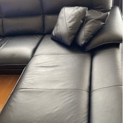 11月中旬頃まで。最終値下げしました‼️ニトリ本革カウチソファ黒