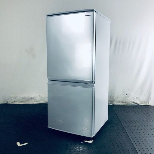 をして ヤフオク! 2018年製 137L 2ドア 冷凍冷蔵庫 - SHARP 