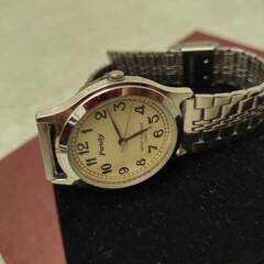 カジュアル腕時計（オフホワイト）　メンズ又はレディース　未使用品