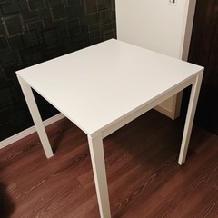 IKEA 正方形ダイニングテーブル　白