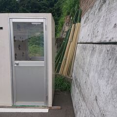 0.8m2のプレハブ小屋を売却します。