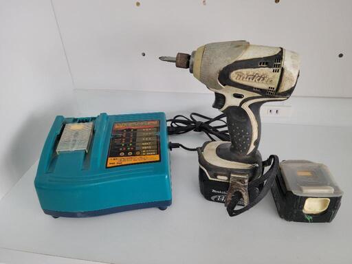 【SALE】マキタ　インパクトドライバー　TD130DRFXW　バッテリー２個付き　中古　リサイクルショップ宮崎屋佐土原店22.8.20ｋ