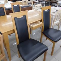 【IDC大塚家具/ダイニング5点セット/ダイニングセット/リビングテーブル/木製/黒革/高級感】