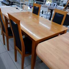 【IDC大塚家具/ダイニング5点セット/ダイニングセット/リビングテーブル/木製/黒革/高級感】