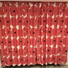 【遮光2級カーテン x 2枚】1,500円　北欧風ピンク花柄