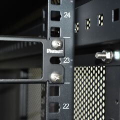 【ヤ取終了9/5】≪zy608≫SANWA/サンワ サーバーラック 19インチ スチール メッシュ 黒  zy608ジ 40814-02