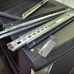 【ヤ取終了9/5】≪zy608≫SANWA/サンワ サーバーラック 19インチ スチール メッシュ 黒  zy608ジ 40814-02