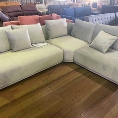 30万円のカウチソファー！89800円で販売してます🤩