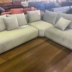 30万円のカウチソファー！89800円で販売してます🤩