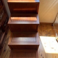 螺鈿箪笥　階段