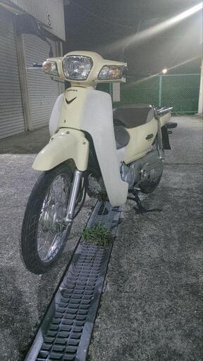 ホンダ スーパーカブ　人気色　低走行　全国発送可能