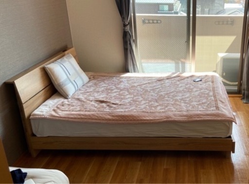 IKEAイケア　ベッドフレーム　クイーン　すのこ付き　(東京受け取り) IKEA イケア クイーンサイズ IKEAイケア ベッドフレーム クイーン