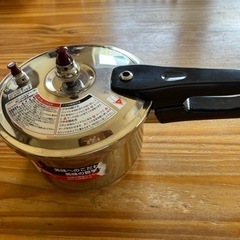 未使用　圧力鍋と仕切り付き鍋