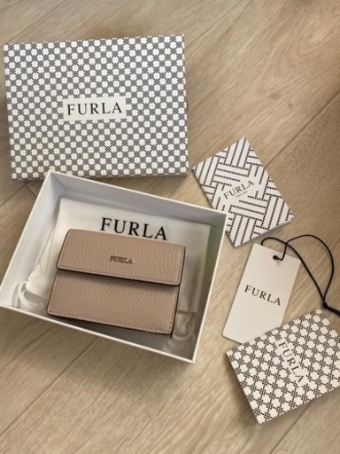 フルラの三つ折り財布