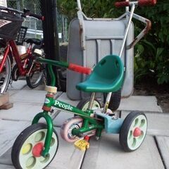 子供用　乗り物　三輪車　珍しい後輪駆動