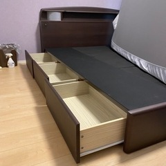 ベットフレーム クイーンサイズ