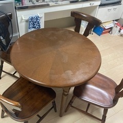 アンティーク　テーブルと椅子4脚
