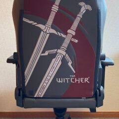 【値下げしました！掲載9/20まで】格好いいゲーミングチェア！